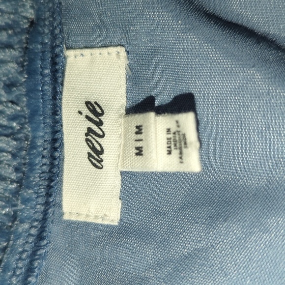 Aerie M Crushed velvet v-neck cap sleeve crop top size Medium - Picture 3 of 5